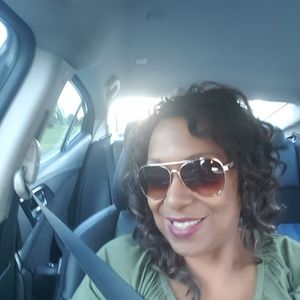 Meet your Posher, Nadine